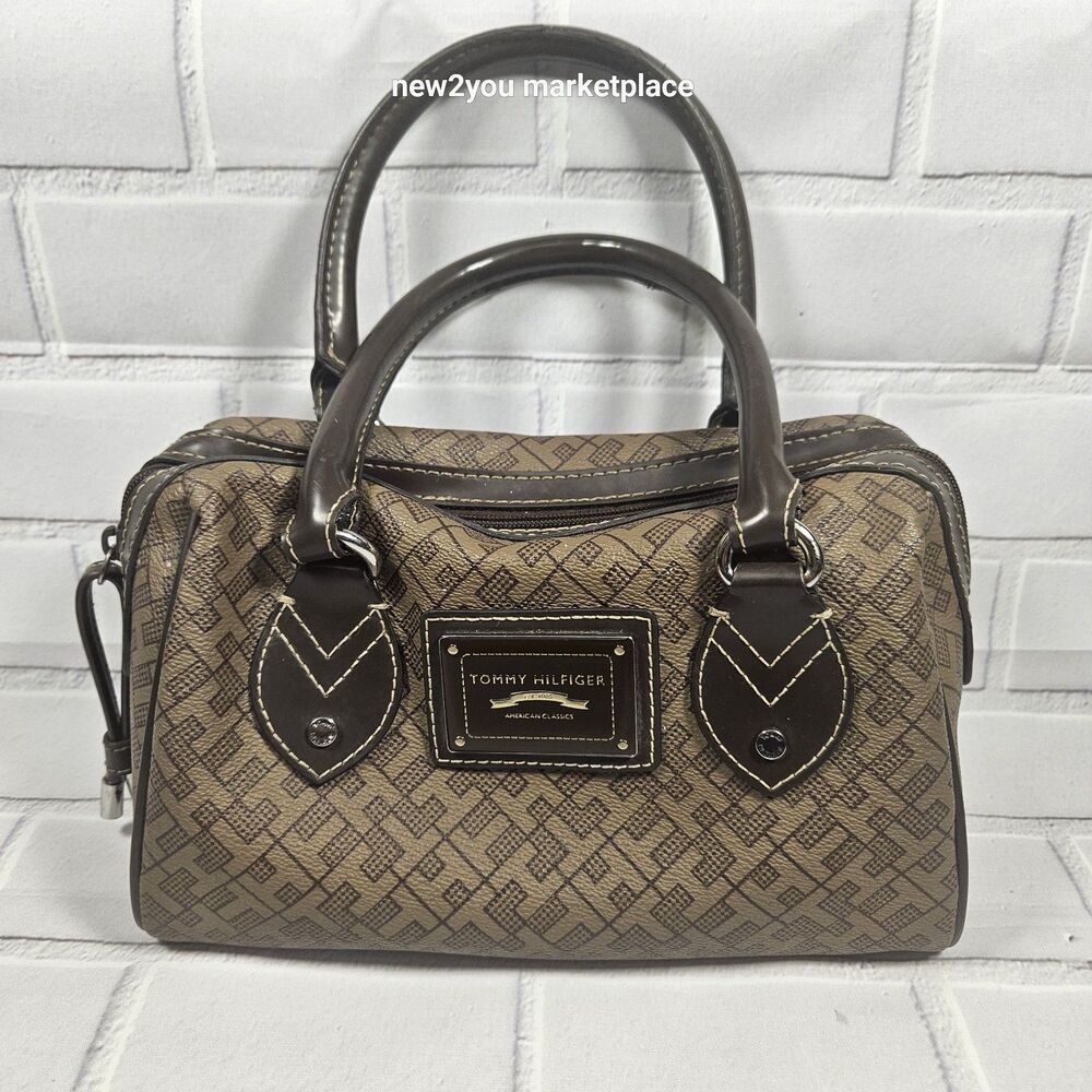 tommy hilfiger hand bag compact purse brown with black interior lightly used
